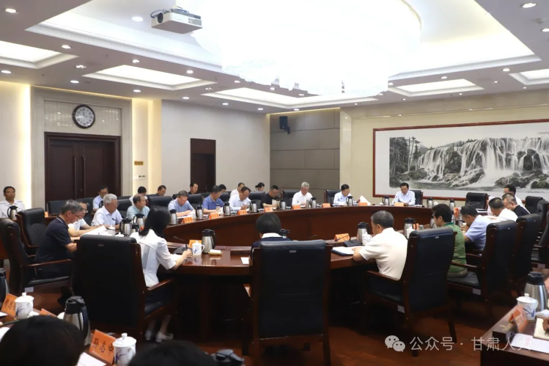 7月8日，省人大常委会党组理论学习中心组召开学习会议